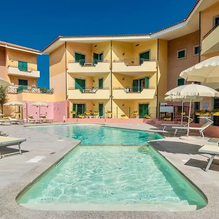 Aparthotel Con Piscina A *