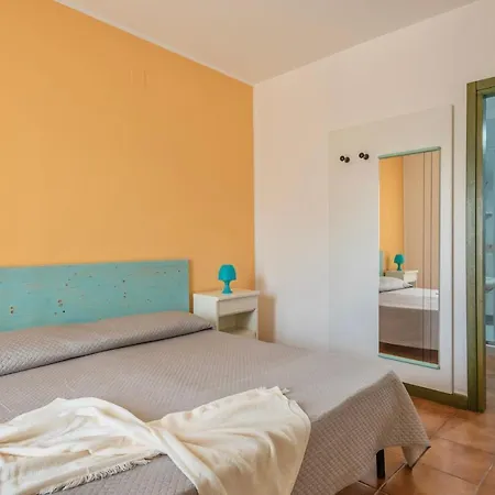 Con Piscina A 3* 산타테레사의갈루라